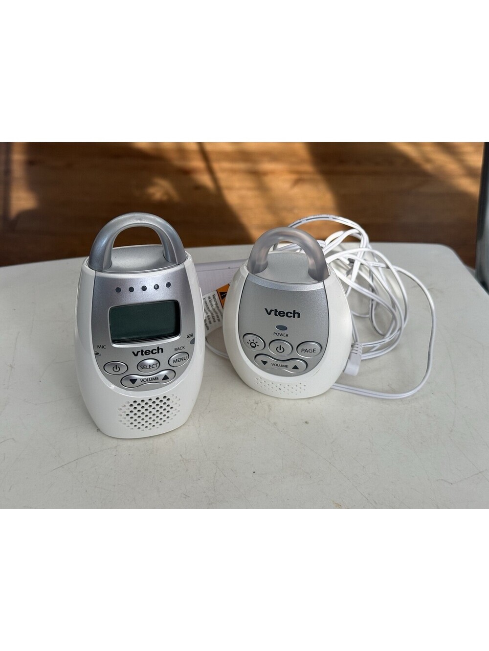 VTech DM221 Digital Audio Baby Monitor ligh up sound vibration 2 way (Read)